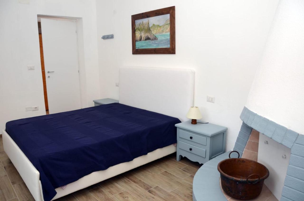 Apartments Villa Corrias Cala Liberotto Bagian luar foto