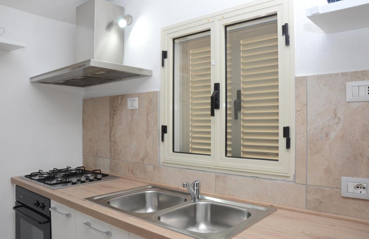 Apartments Villa Corrias Cala Liberotto Bagian luar foto