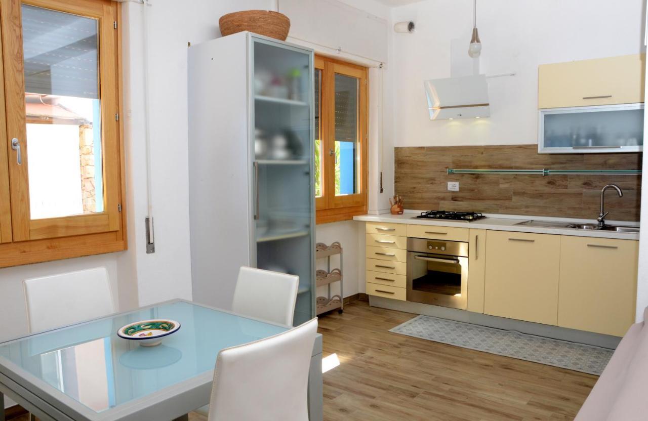 Apartments Villa Corrias Cala Liberotto Bagian luar foto
